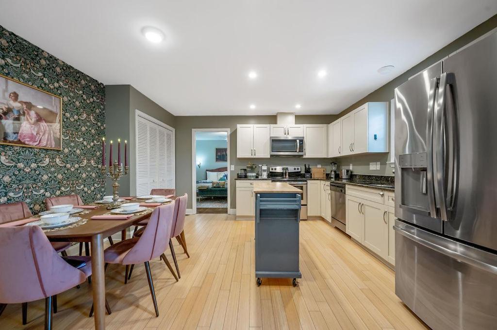 New Victorian Theme, 3Br, Lrg Backyard Close To Pnc Arena, Downtown, And Rdu Airport Raleigh Bagian luar foto