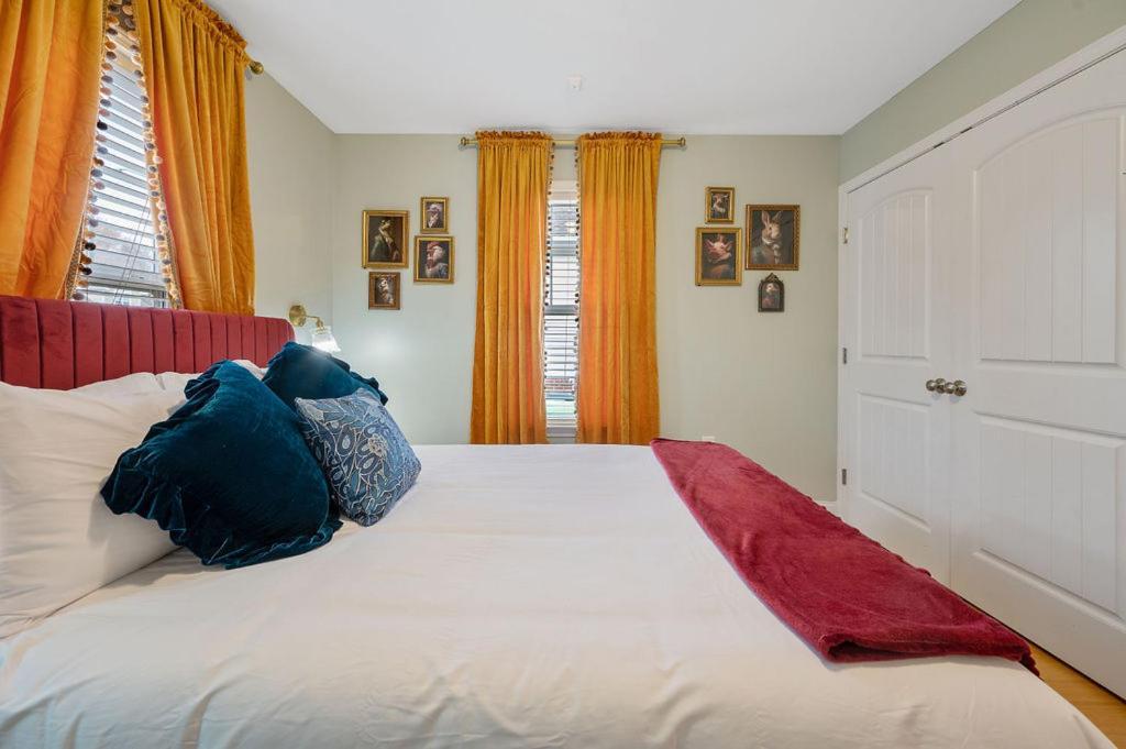 New Victorian Theme, 3Br, Lrg Backyard Close To Pnc Arena, Downtown, And Rdu Airport Raleigh Bagian luar foto
